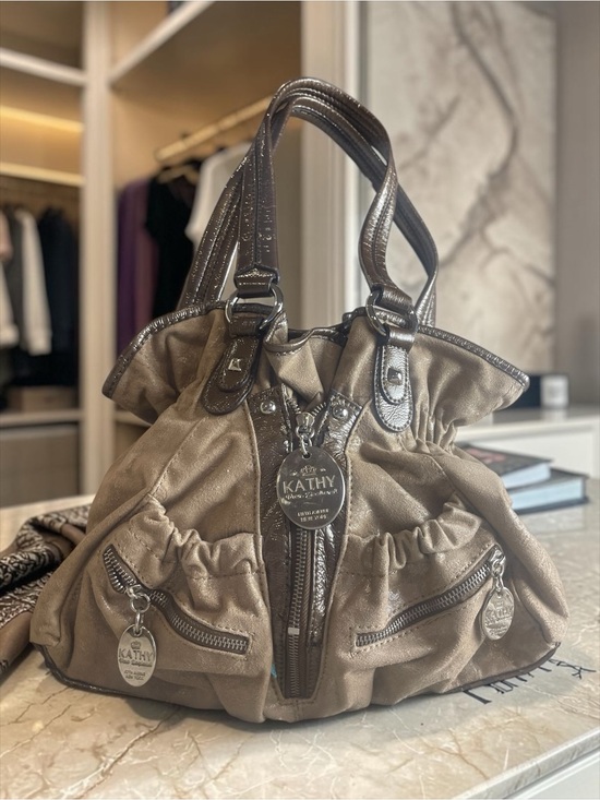 Kathy Van Zeeland Handbags - 🔺️SOLD🔺️Kathy Van Zeeland Tan and Dark Brown Gathered Satchel